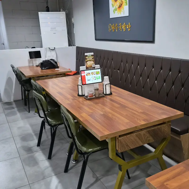 혼밥족을 위한 바 테이블 좌석