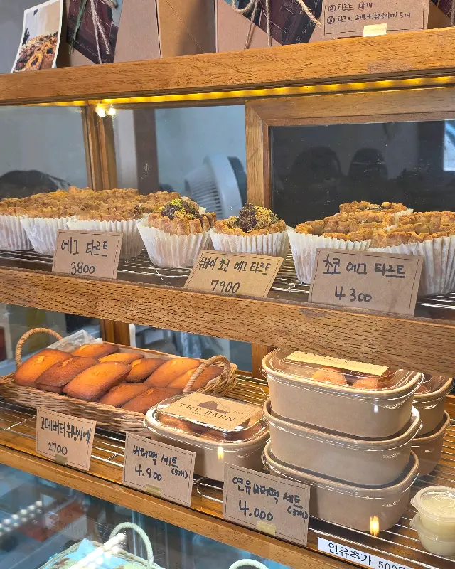 다양한 디저트 쇼케이스