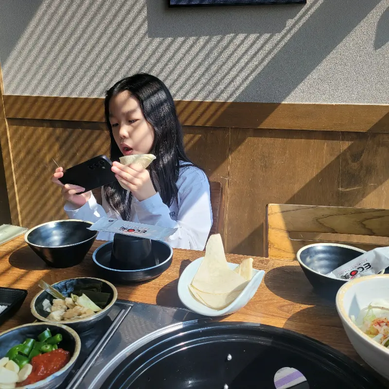 아이와 함께 방문하기 좋은 넓고 편안한 공간