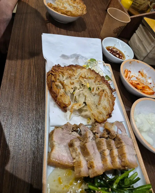 잘빠진메밀의 수육과 감자전