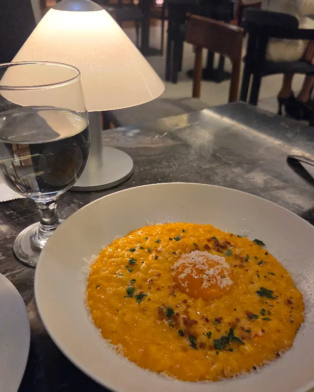 밤에 찍은 리조또 사진