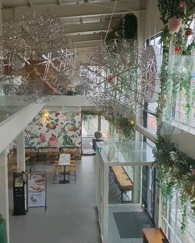 개방감 넘치는 내부