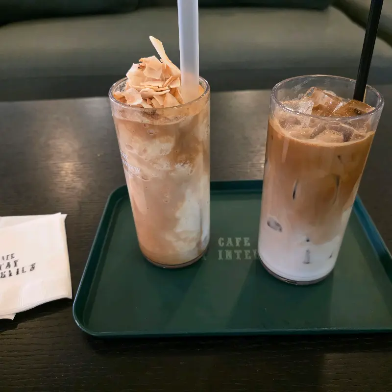 스테이인터뷰 피스타치오 카페라떼