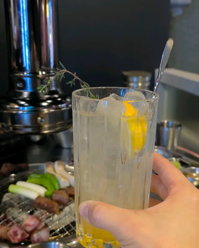 상큼한 하이볼 한 잔