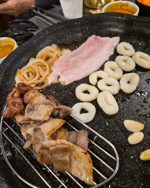 차돌박이 관자 삼합