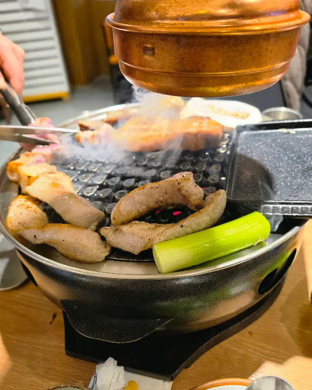 직원들이 직접 구워주는 고기