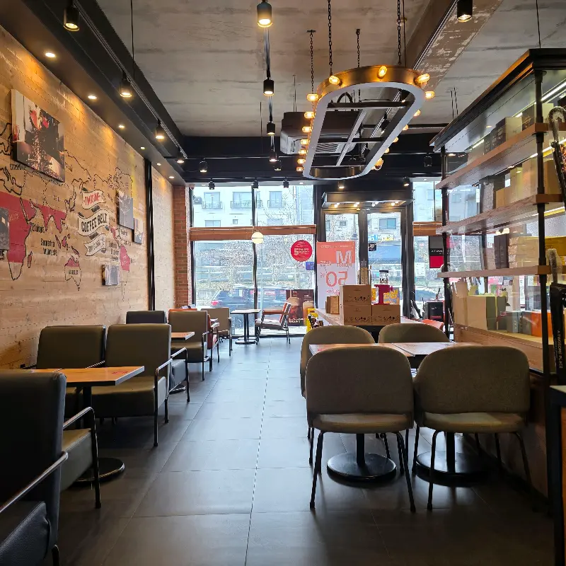 투썸플레이스 내부 전경