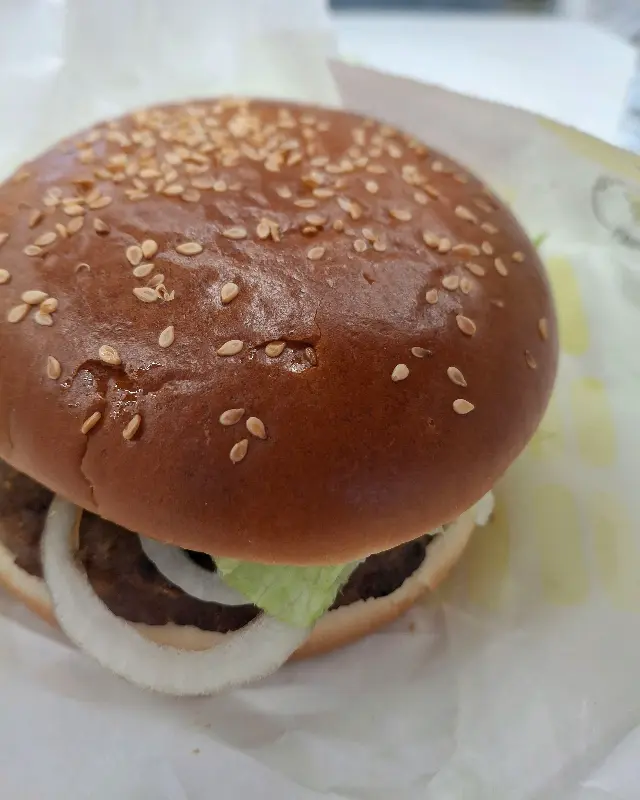 윤기가 흐르는 버거 빵