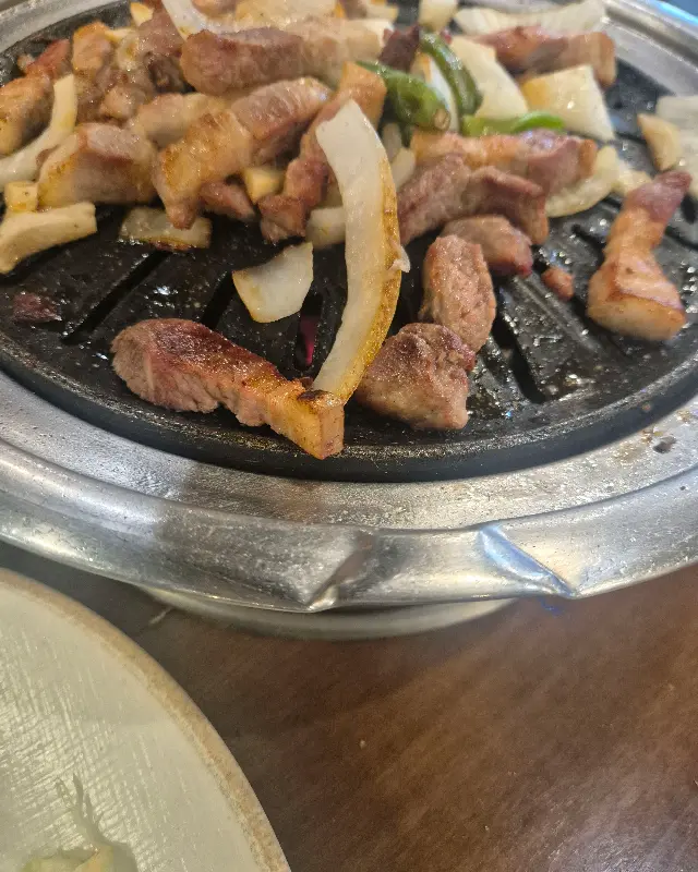 불판위의 돼지갈비