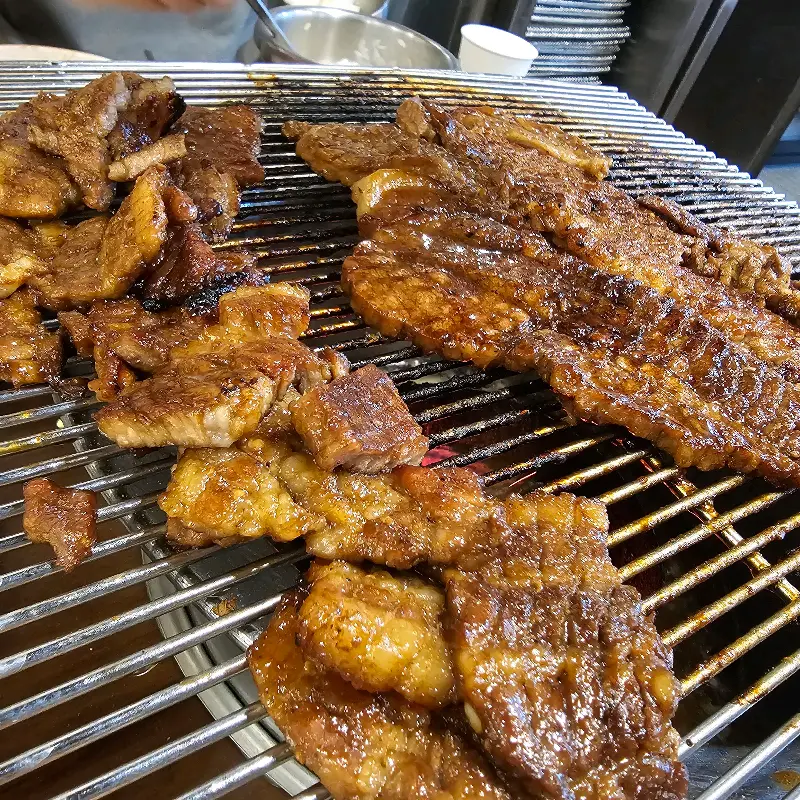 숯불위의 돼지갈비