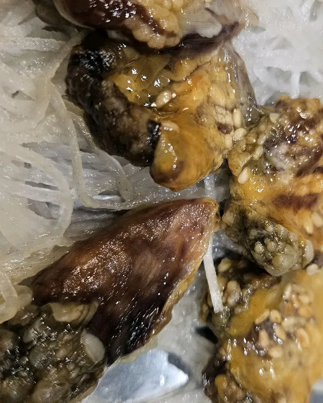 미더덕회의 신선함을 보여주는 근접 사진