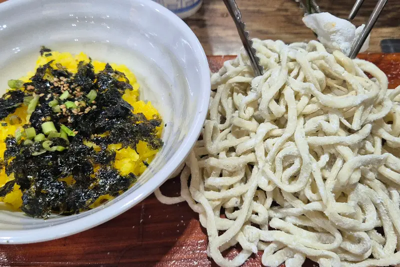 칼국수와 김, 강황밥