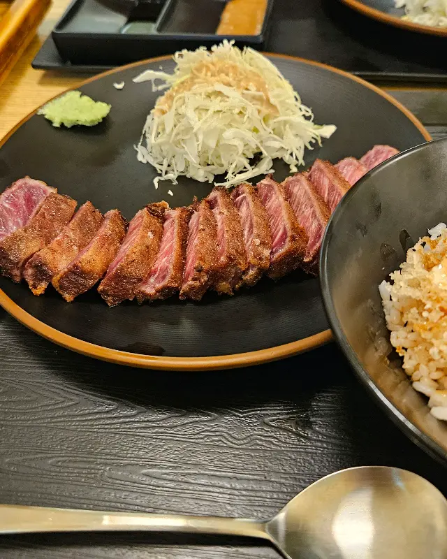 맛있는 규카츠 정식 한 상 차림