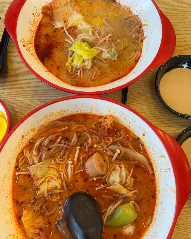 다양한 재료가 들어간 마라탕