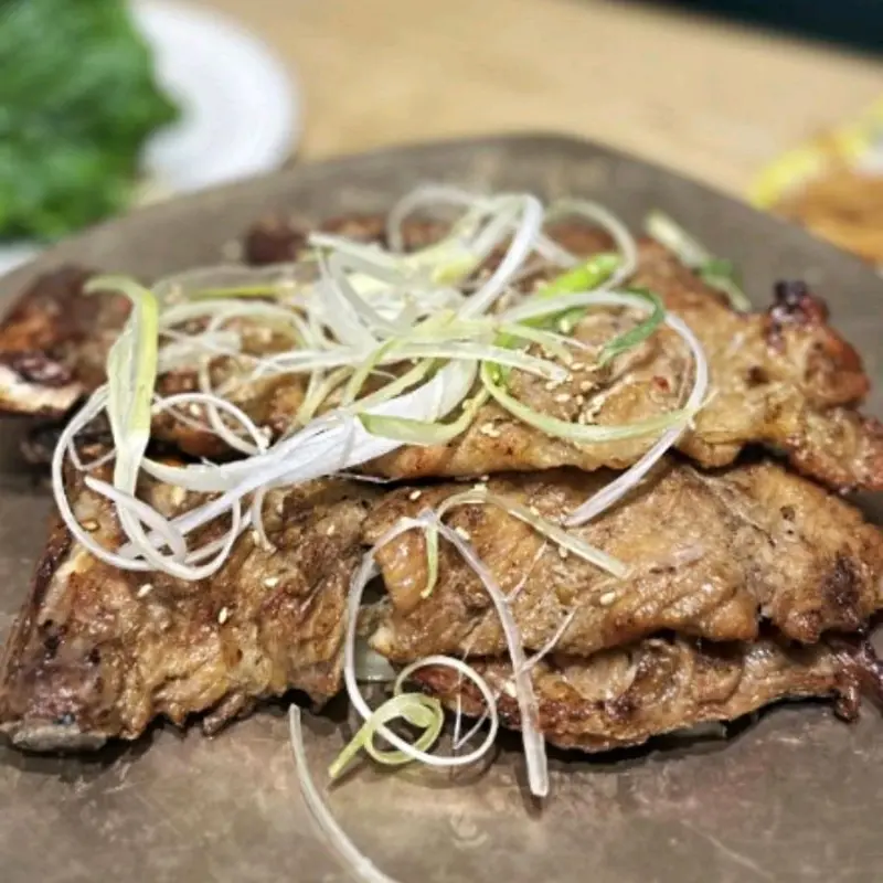윤기가 자르르 흐르는 떡갈비