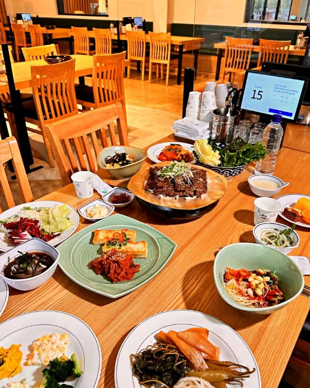 넓은 매장 내부