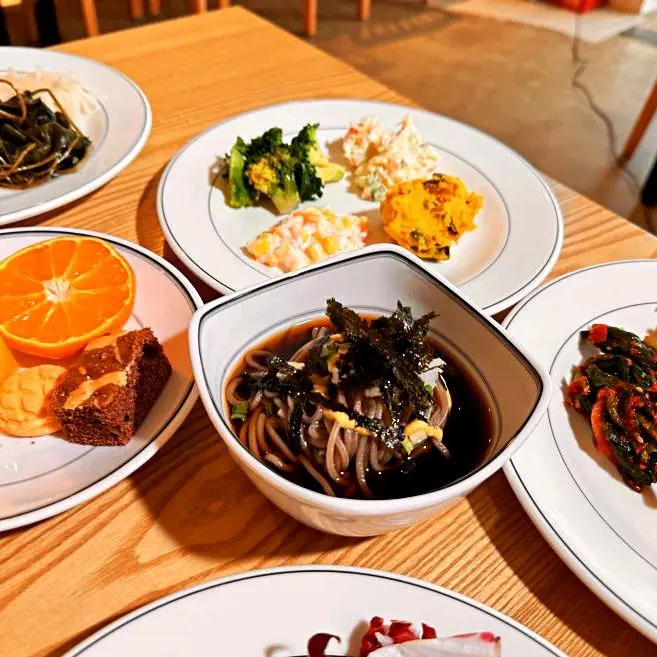 다채로운 샐러드바 메뉴들