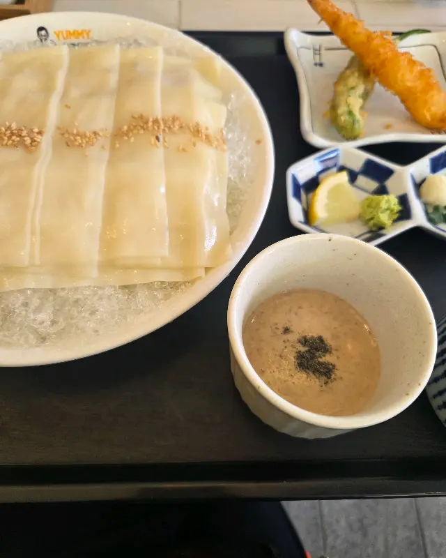 탱글탱글한 면발이 돋보이는 냉우동