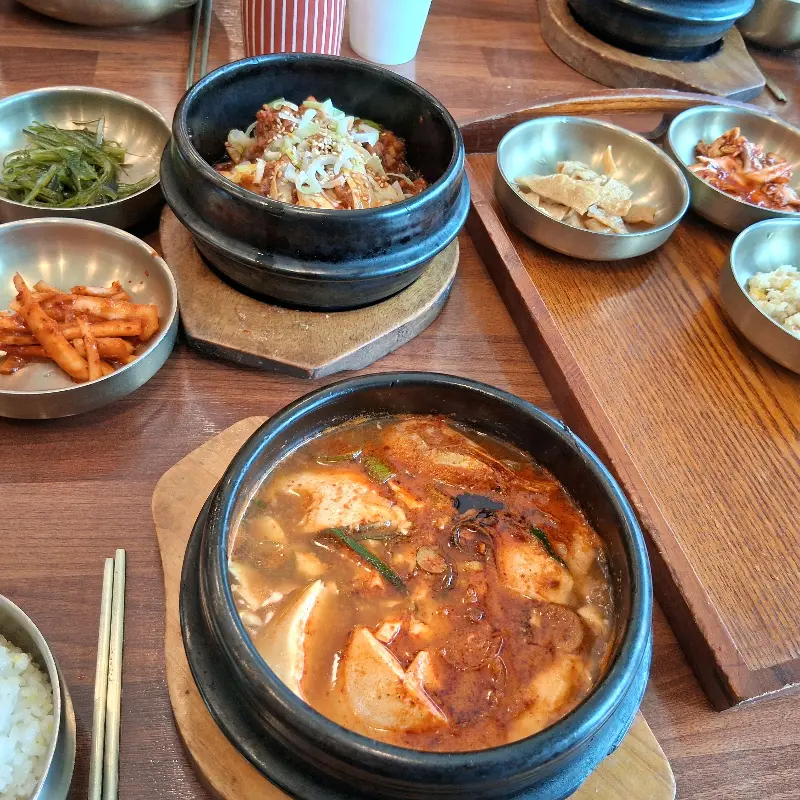 다채로운 찌개 메뉴