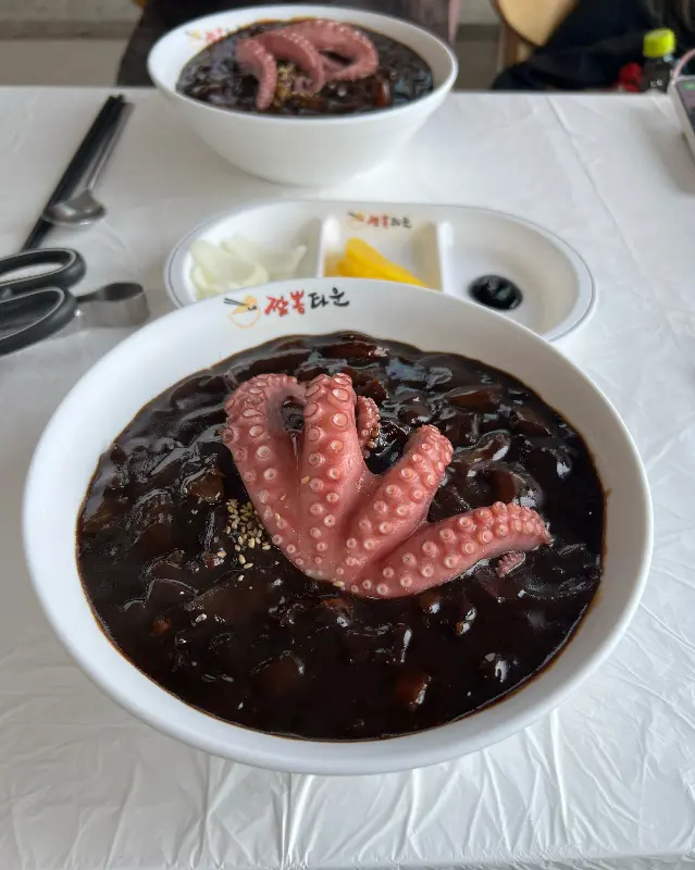 문어 짜장면