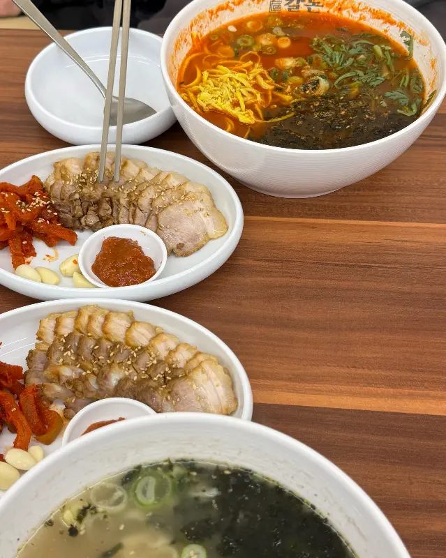 수육과 쭈꾸미볶음, 칼국수의 환상적인 조합