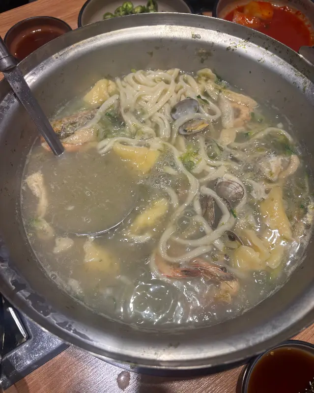 푸짐한 해산물 칼제비