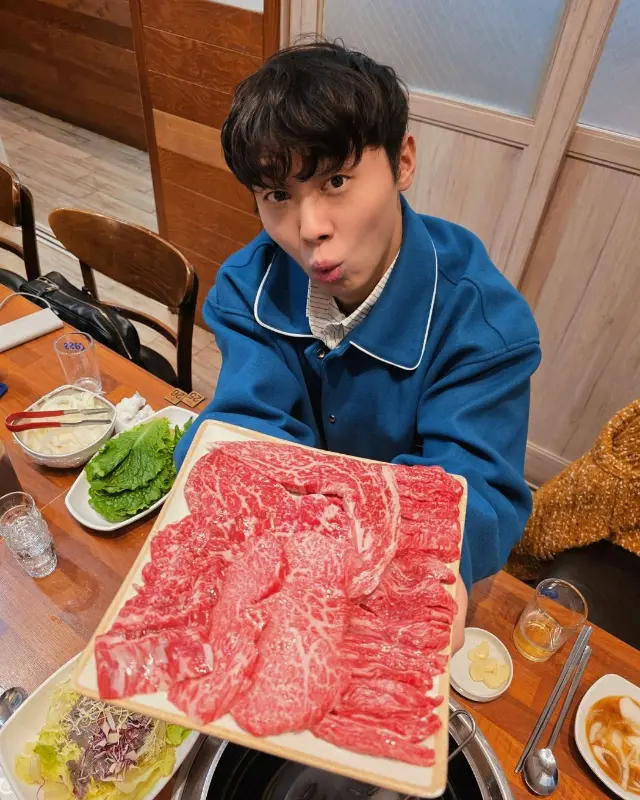 푸짐한 돼지갈비 한 상