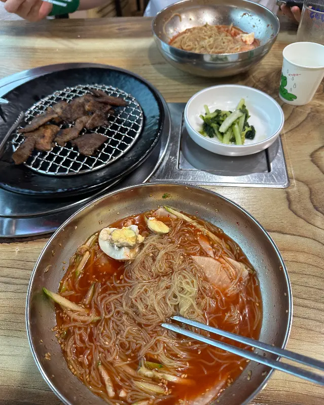 푸짐한 냉면 한 상