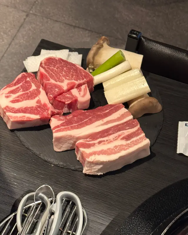 두툼한 숙성 목살과 삼겹살