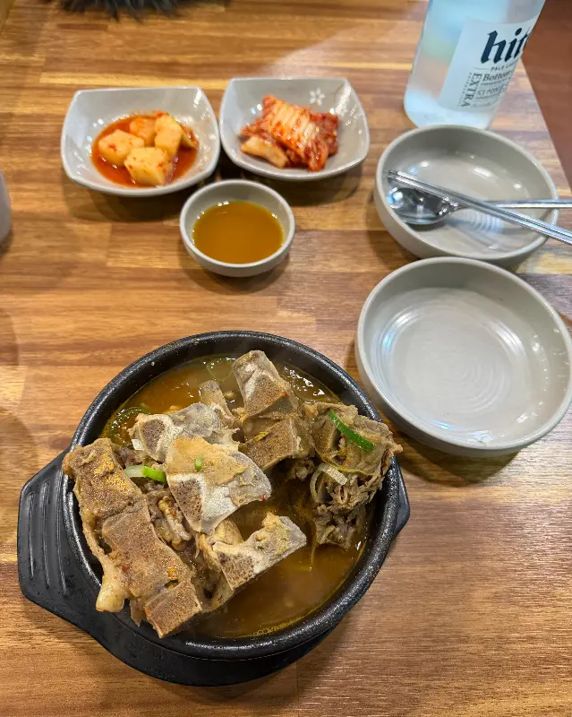 뼈해장국과 반찬