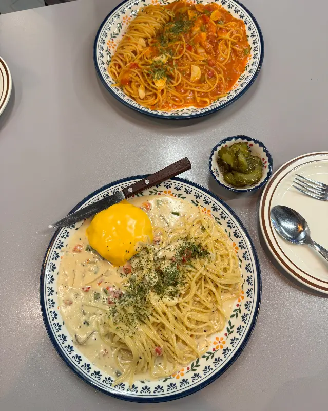 크림 파스타와 토마토 파스타