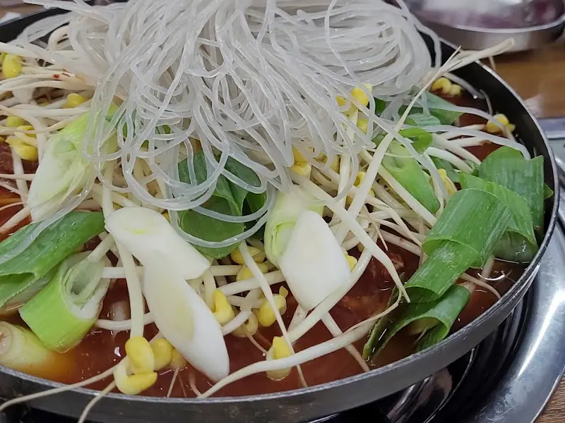 물갈비에 당면이 푸짐하게 들어간 모습