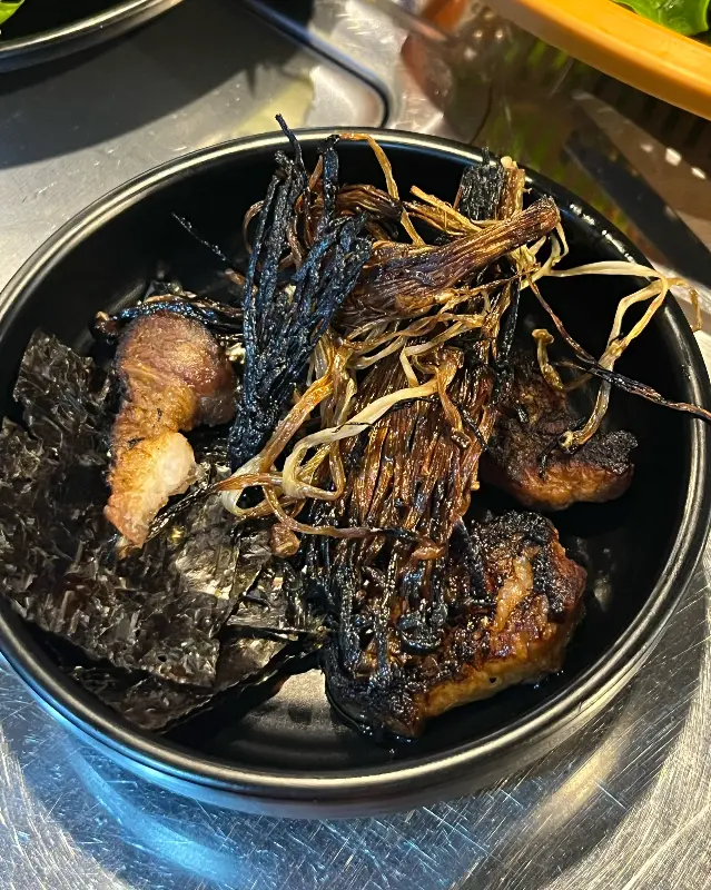 고기와 곁들임 채소의 환상적인 조합