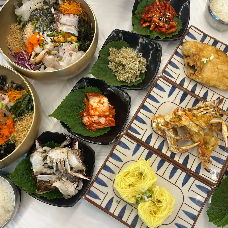 어방가의 물회와 해산물