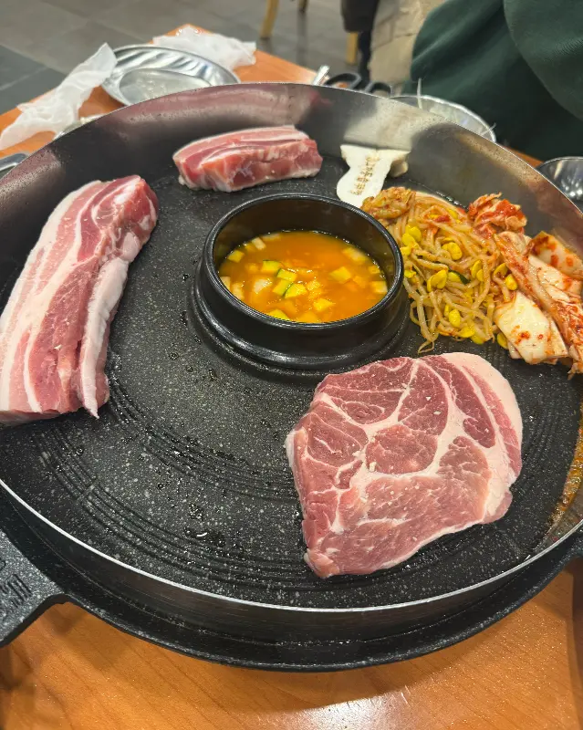 맛있게 구워진 삼겹살