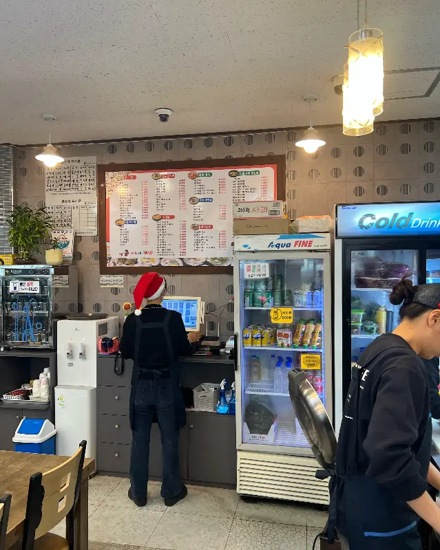 다소미 김밥 내부 전경