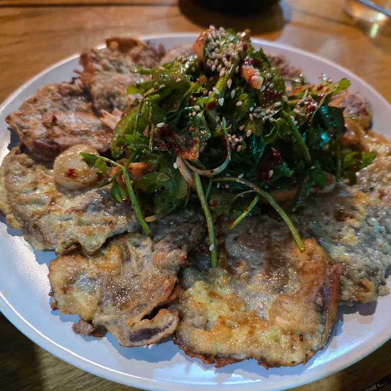 샘골주막의 육전과 미나리 무침