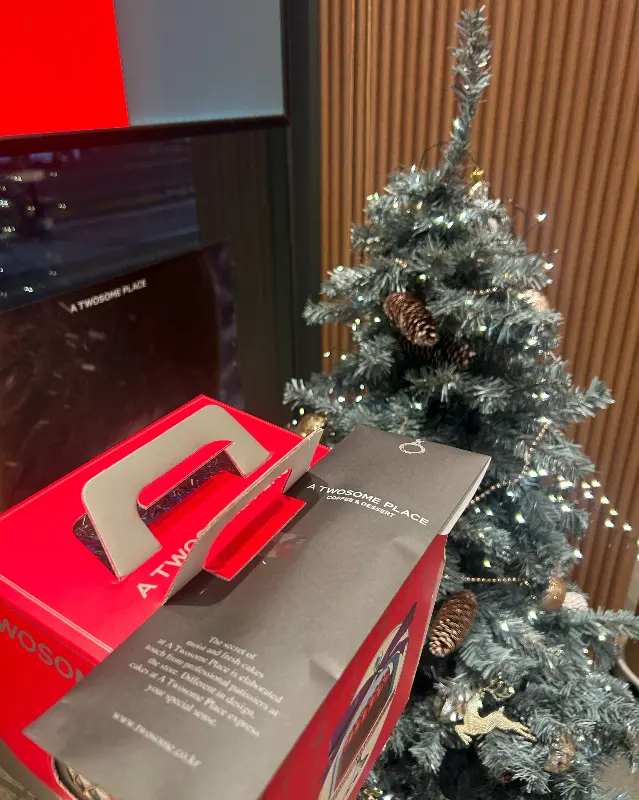 포장된 케이크 상자