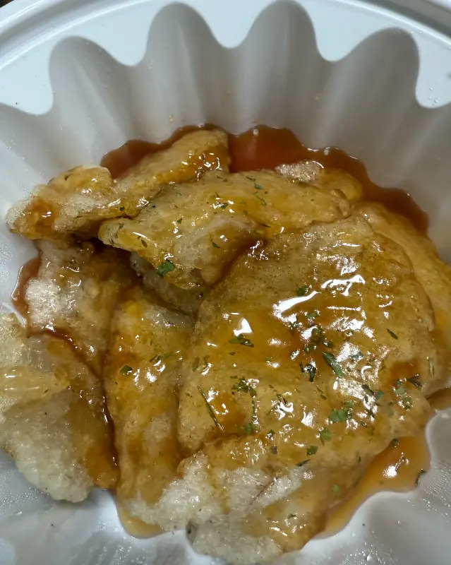 달콤한 소스가 듬뿍 뿌려진 꿔바로우