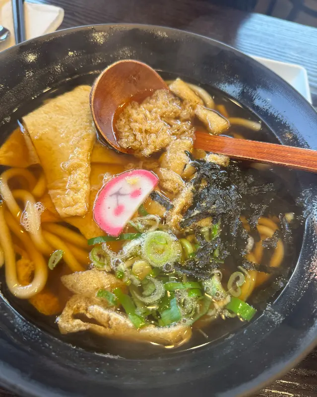 따뜻한 국물이 일품인 우동