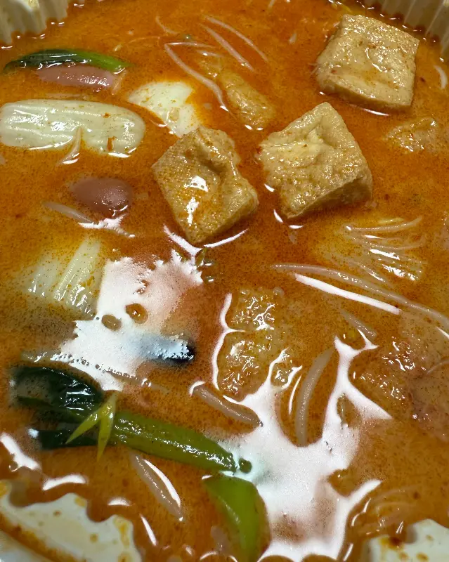 마라탕 국물 속 다양한 재료들