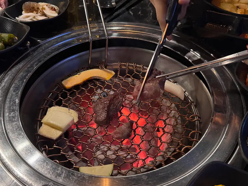 고기가 구워지는 모습