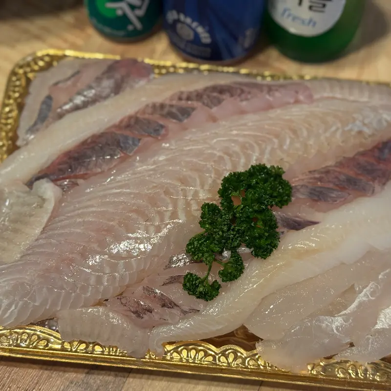 윤기가 좔좔 흐르는 대방어 & 밀치 회