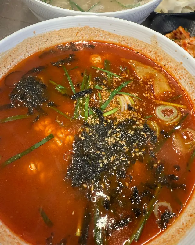 고기 칼국수의 깊은 풍미