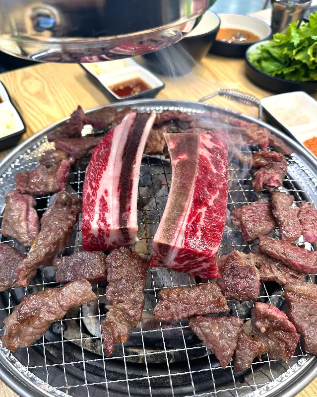 깔끔한 매장 내부