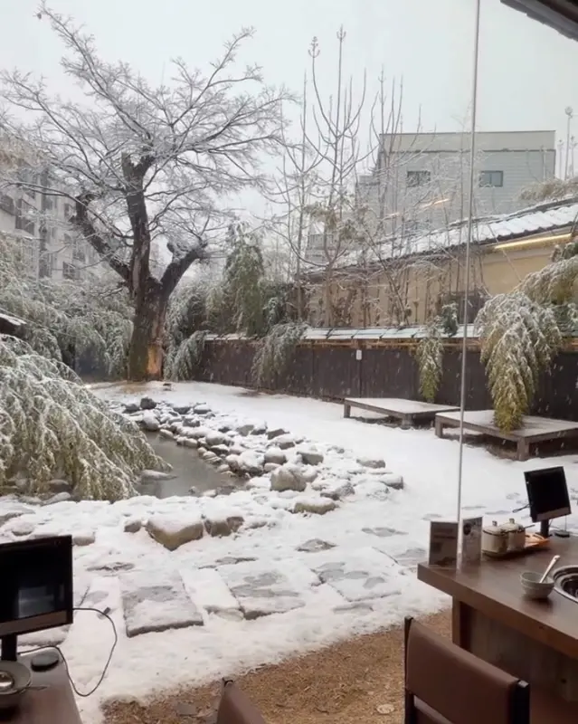 스무고개 내부 인테리어