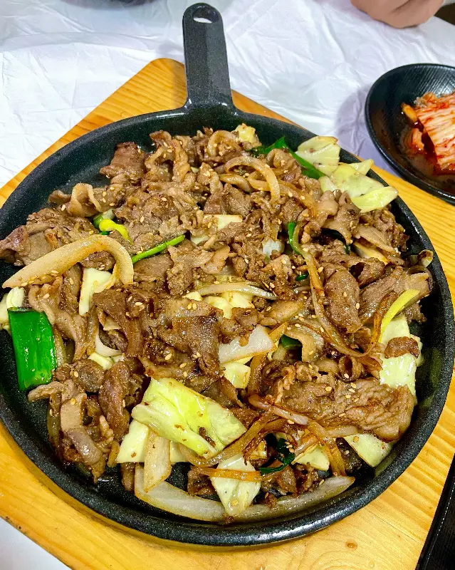 숯불고기와 함께 즐기는 코다리 막국수