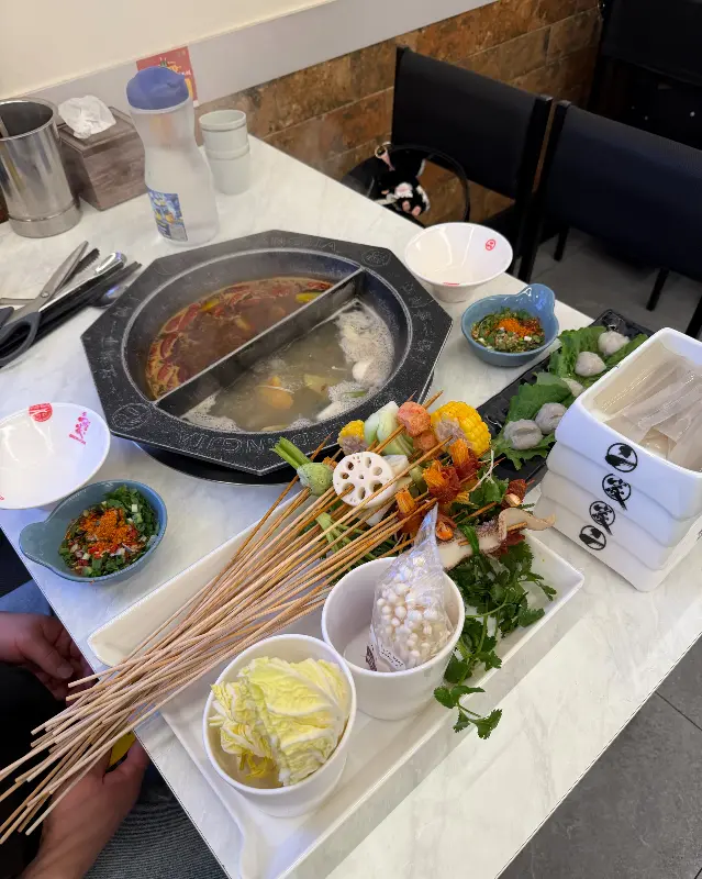 푸짐한 꼬치와 훠궈