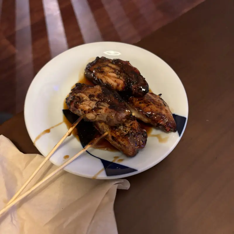 윤기가 흐르는 야키토리 꼬치