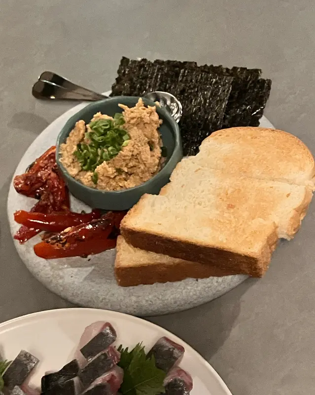 투명한 빛깔의 무늬오징어와 차돌박이의 만남